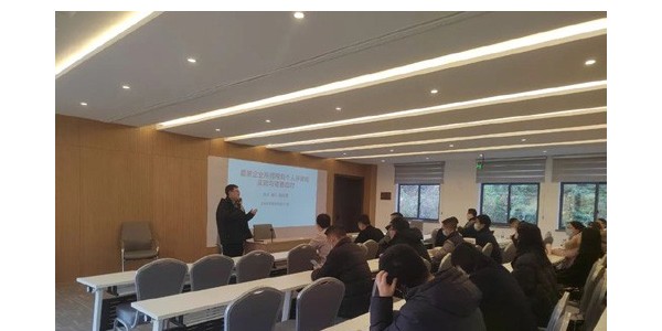 以信心凝聚力量，以實(shí)干譜寫華章——在新經(jīng)濟(jì)下，發(fā)現(xiàn)新商機(jī)，實(shí)現(xiàn)新發(fā)展