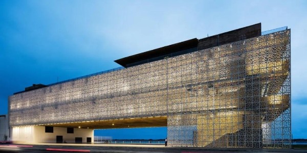 你以為把兩種不搭的材料搭在一起就真的一定不搭嗎？